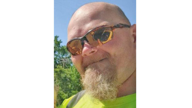 Truck driver, hit by lightning, dies while fixing a rig on I-75